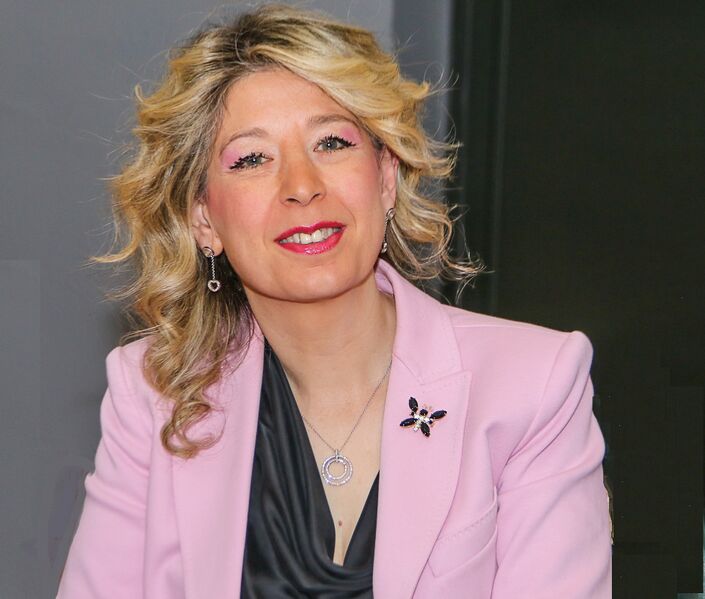File:Foto Laura Bajardelli.jpg